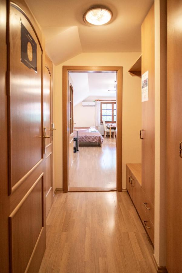 Apartman A Ubytovani U Machu Mikulov Exterior photo