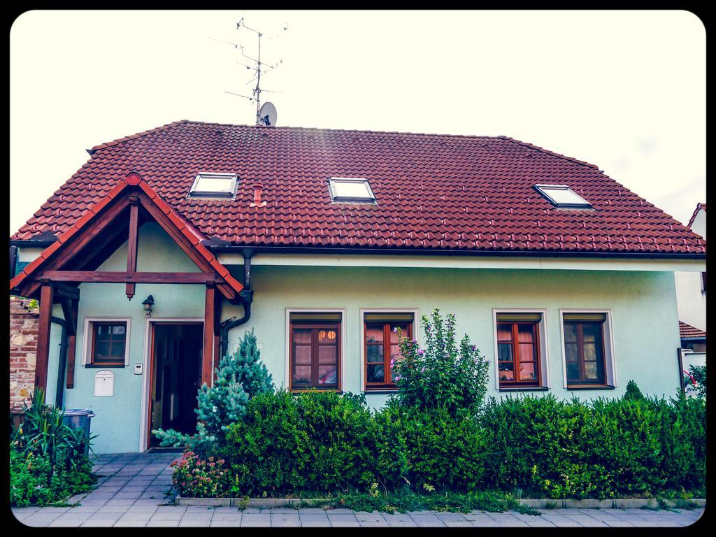 Apartman A Ubytovani U Machu Mikulov Exterior photo